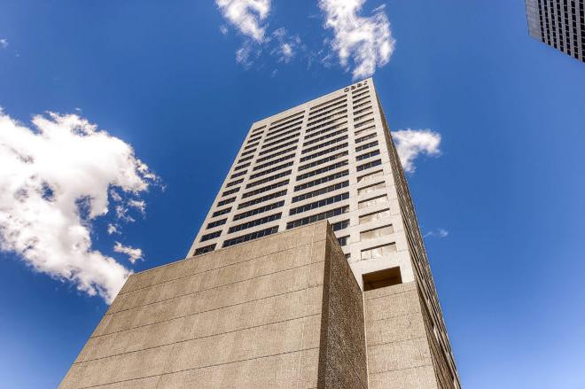 林肯1660号，一座建于1972年的20层混凝土办公楼.